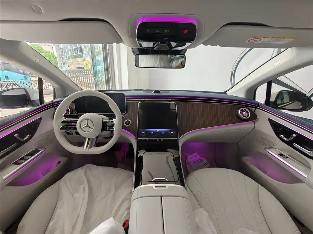 Mercedes-Benz Mercedes-Benz EQE 500 4MATIC Luxury Edition 2025 - thumbnail 9