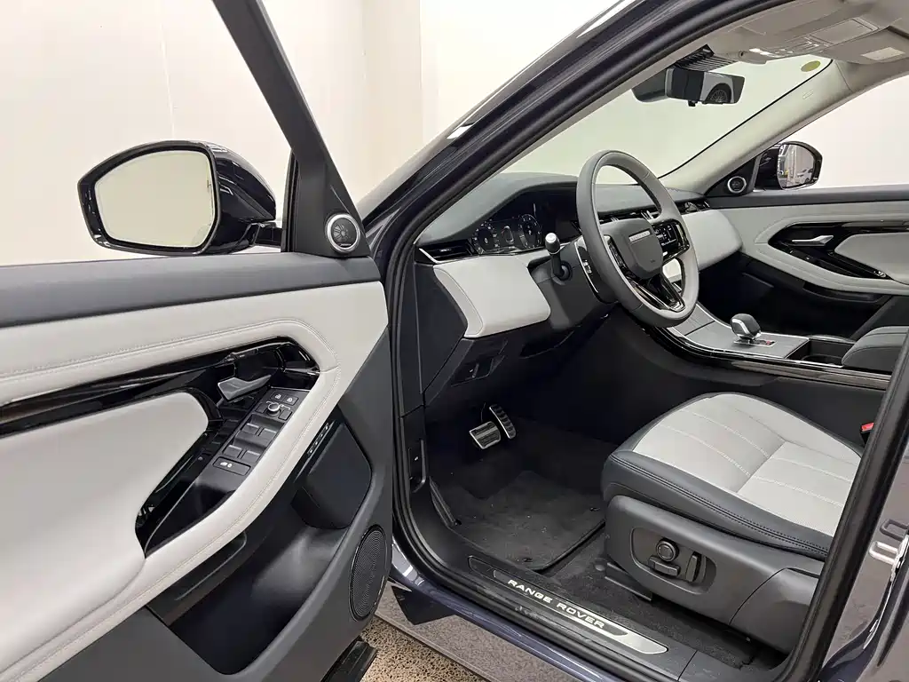 Land Rover Range Rover Evoque L SE 2026 - thumbnail 8