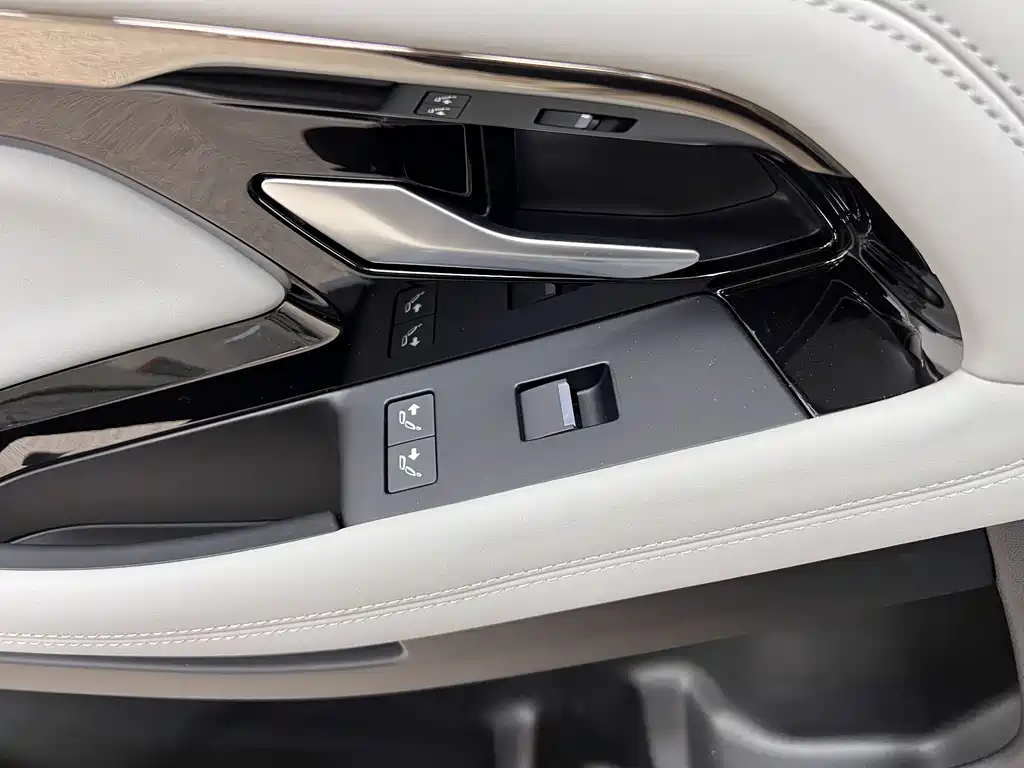Land Rover Range Rover Evoque L SE 2026 - thumbnail 29