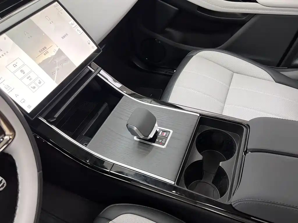 Land Rover Range Rover Evoque L SE 2026 - thumbnail 30