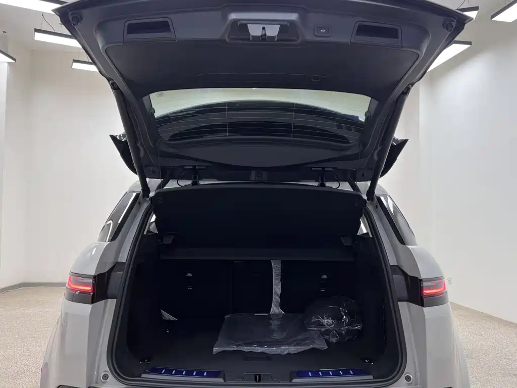 Land Rover Range Rover Evoque L SE 2026 - thumbnail 19