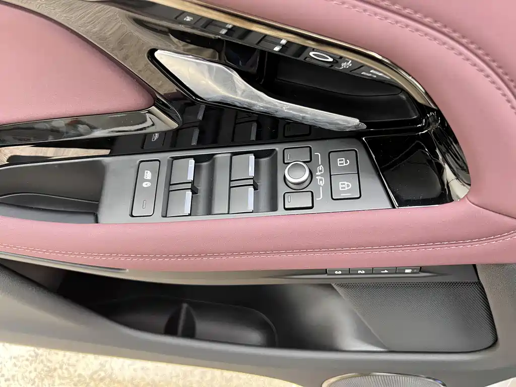Land Rover Range Rover Evoque L SE 2026 - thumbnail 24