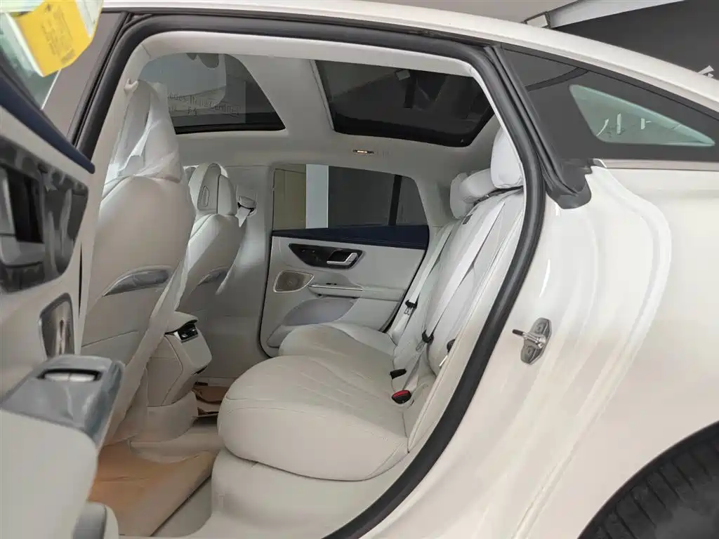 Mercedes-Benz Mercedes-Benz EQE 500 4MATIC 2025 - thumbnail 10