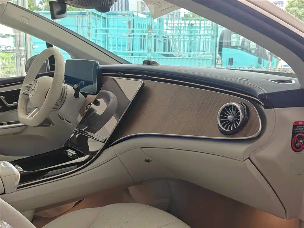 Mercedes-Benz Mercedes-Benz EQE 500 4MATIC 2025 - thumbnail 12