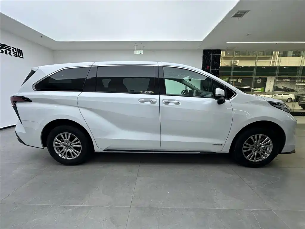 Toyota Toyota Sienna 2021 2.5L Hybrid Luxury Edition 2023 - thumbnail 4