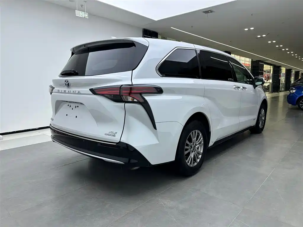 Toyota Toyota Sienna 2021 2.5L Hybrid Luxury Edition 2023 - thumbnail 5