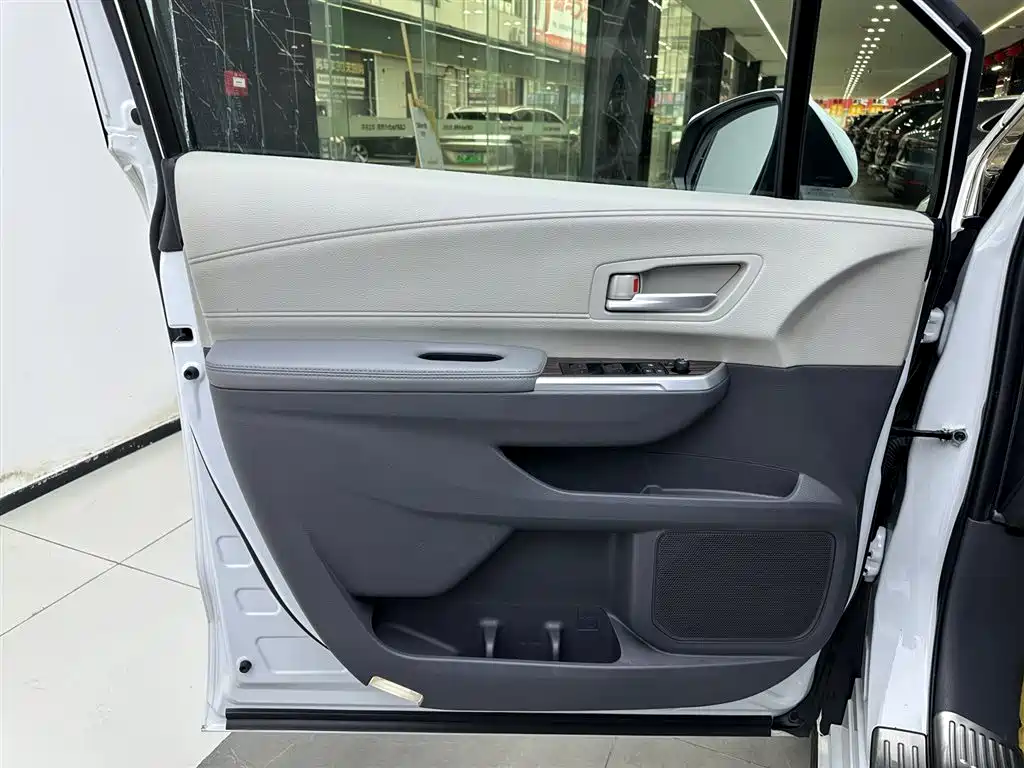 Toyota Toyota Sienna 2021 2.5L Hybrid Luxury Edition 2023 - thumbnail 18