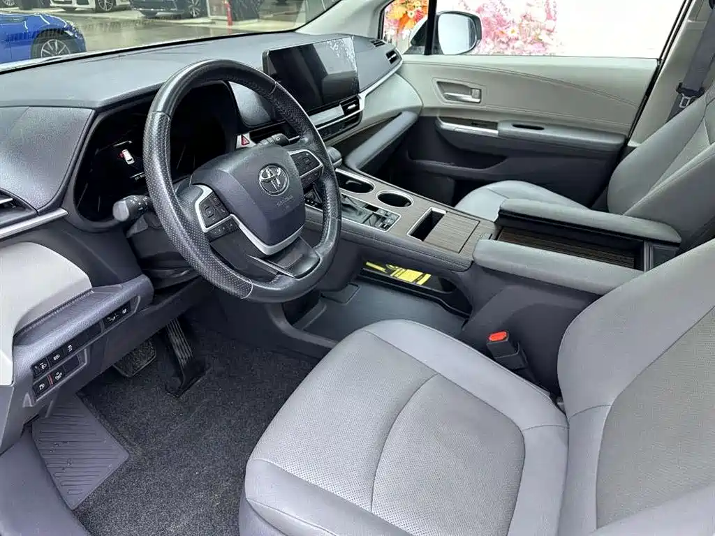 Toyota Toyota Sienna 2021 2.5L Hybrid Luxury Edition 2023 - thumbnail 19