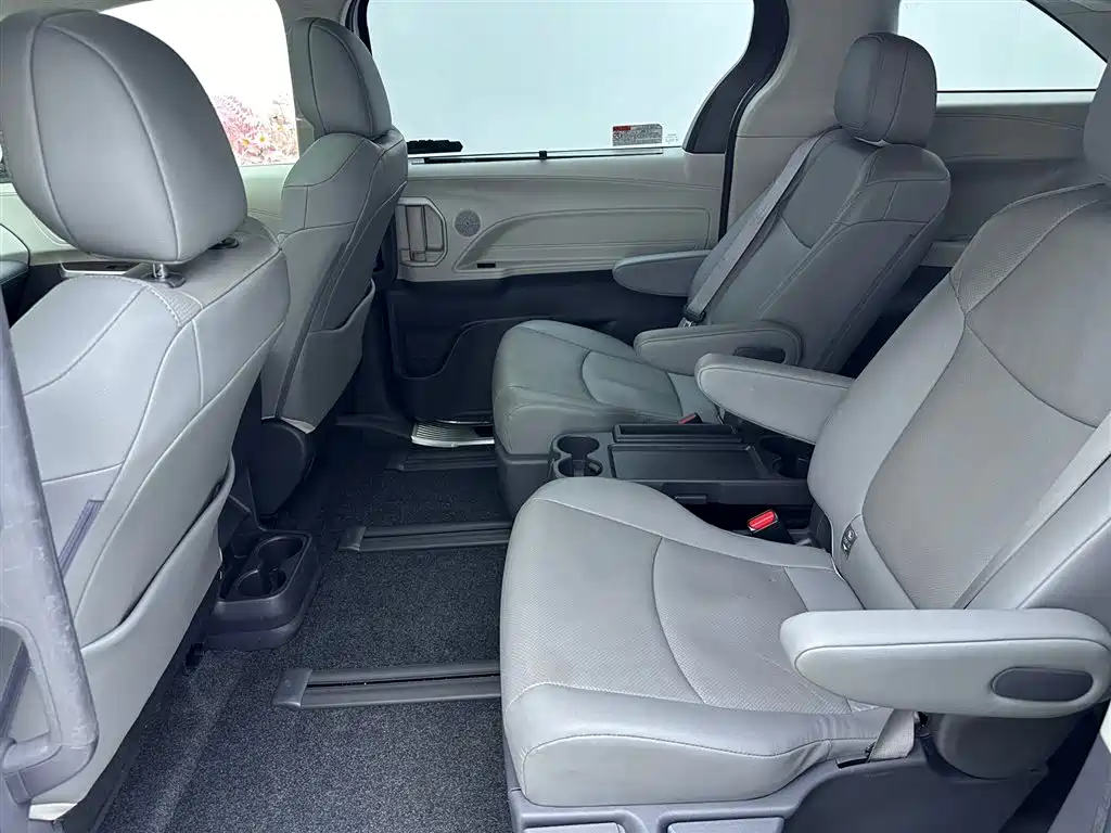 Toyota Toyota Sienna 2021 2.5L Hybrid Luxury Edition 2023 - thumbnail 21