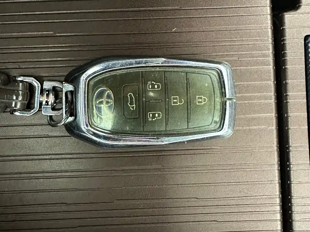 Toyota Toyota Sienna 2021 2.5L Hybrid Luxury Edition 2023 - thumbnail 22