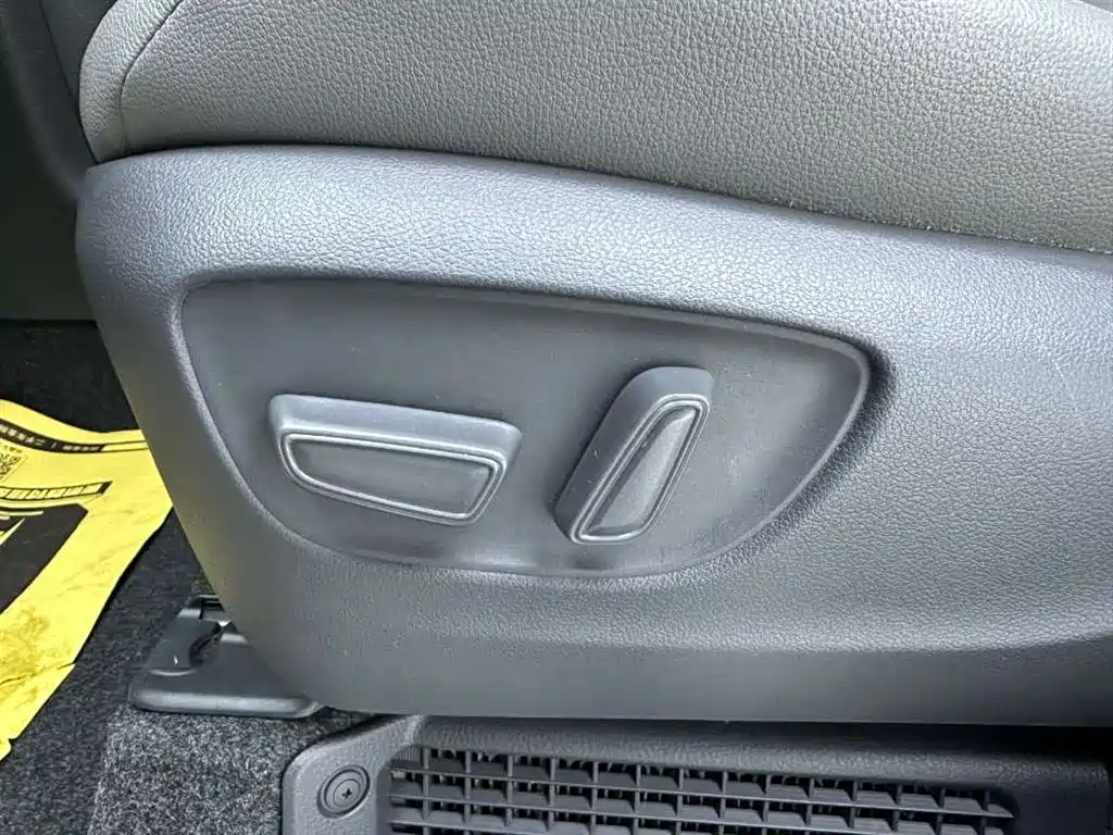 Toyota Toyota Sienna 2021 2.5L Hybrid Luxury Edition 2023 - thumbnail 24