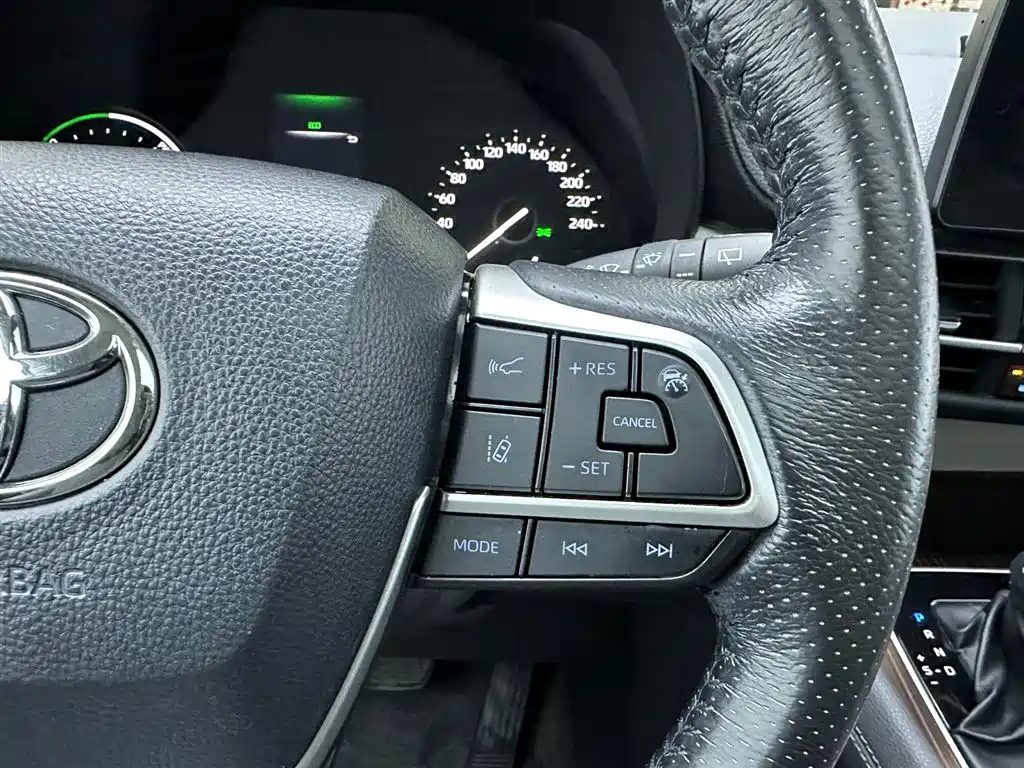 Toyota Toyota Sienna 2021 2.5L Hybrid Luxury Edition 2023 - thumbnail 25