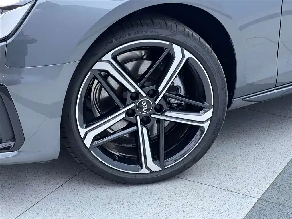 Audi Audi A4L 2025 2 Million Edition 40 TFSI Fashion Dynamic 2026 - thumbnail 4