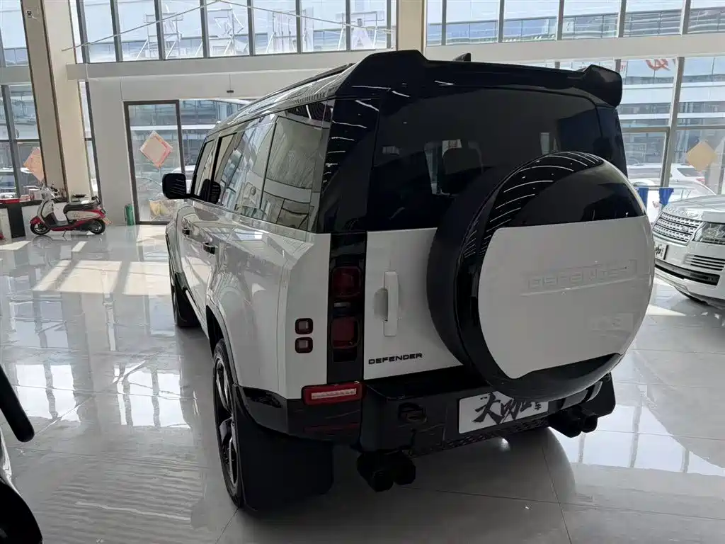Land Rover Land Rover Defender 2023 110 3.0T P400 X-DYNAMIC HSE 2023 - thumbnail 3