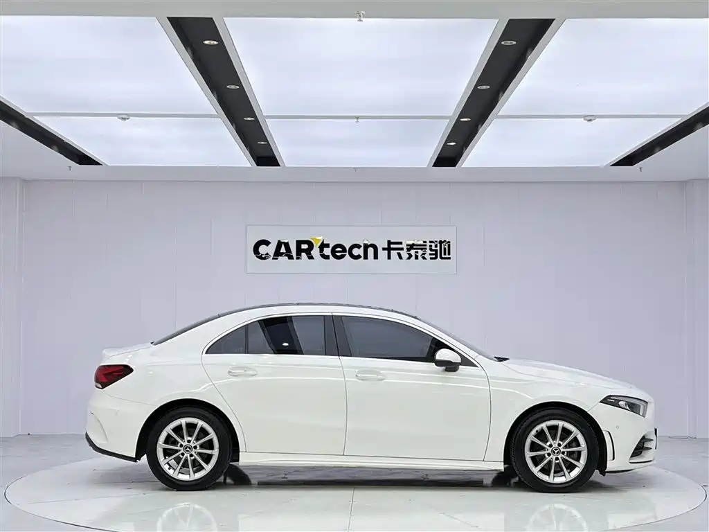 Mercedes-Benz Mercedes-Benz A-Class 2020 Facelift A 200 L Sport Sedan Fashion Edition 2020 - thumbnail 4