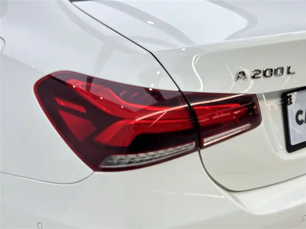 Mercedes-Benz Mercedes-Benz A-Class 2020 Facelift A 200 L Sport Sedan Fashion Edition 2020 - thumbnail 10