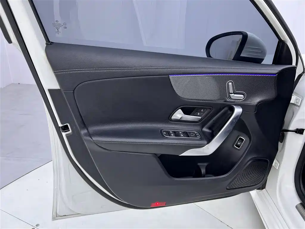 Mercedes-Benz Mercedes-Benz A-Class 2020 Facelift A 200 L Sport Sedan Fashion Edition 2020 - thumbnail 17