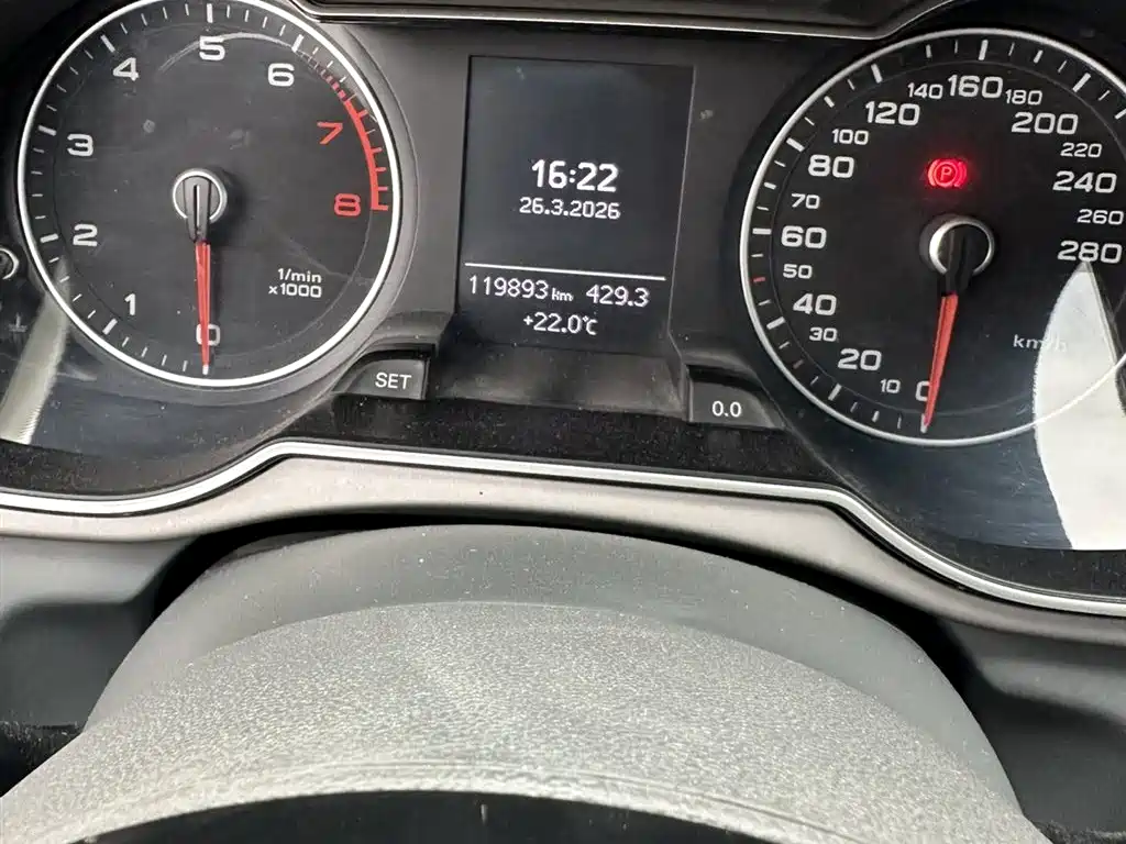 Audi Audi A4L 2013 35 TFSI Automatic Standard 2014 - thumbnail 5