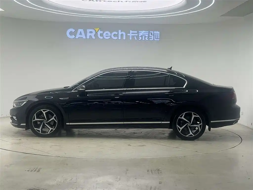 Volkswagen Magotan 2023 2 Million Commemorative Edition 330TSI DSG Luxury 2023 - thumbnail 5