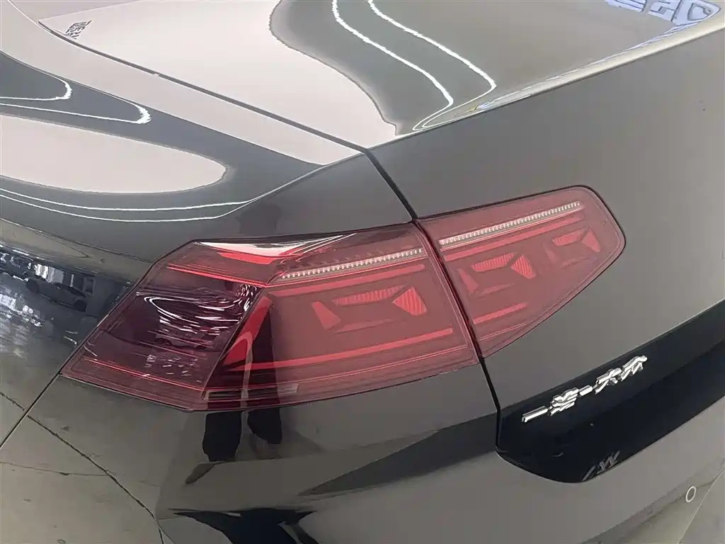 Volkswagen Magotan 2023 2 Million Commemorative Edition 330TSI DSG Luxury 2023 - thumbnail 7
