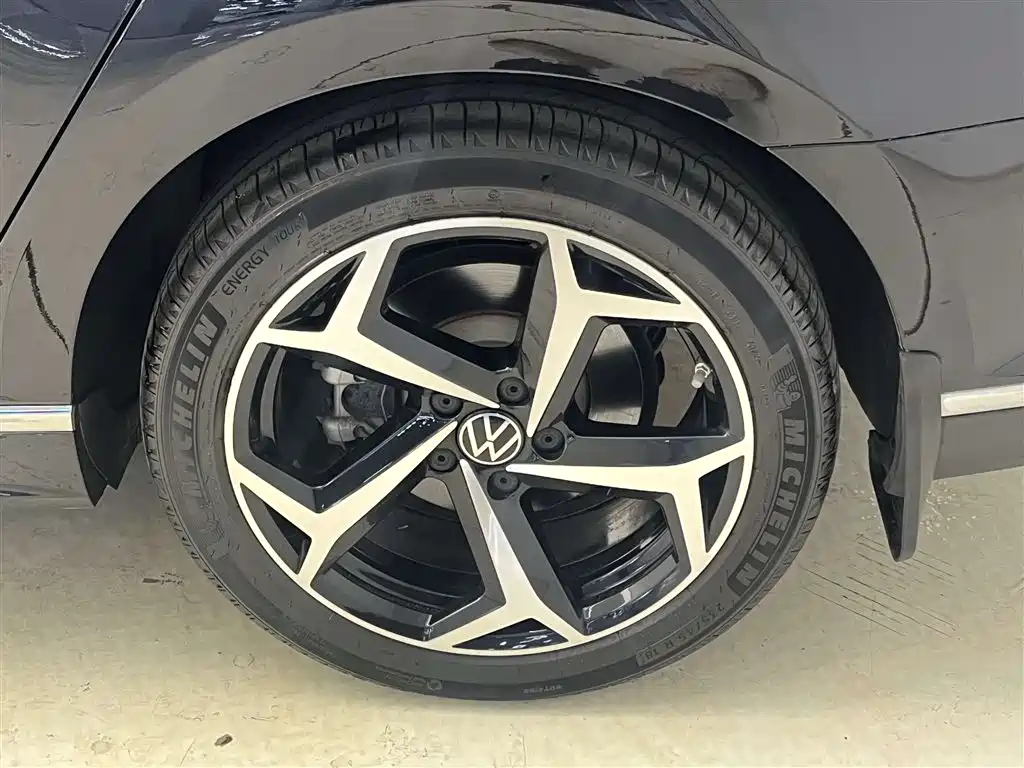 Volkswagen Magotan 2023 2 Million Commemorative Edition 330TSI DSG Luxury 2023 - thumbnail 8