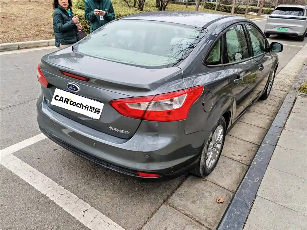 Ford Ford Focus 2012 Sedan 1.6L Automatic Comfort 2014 - thumbnail 3