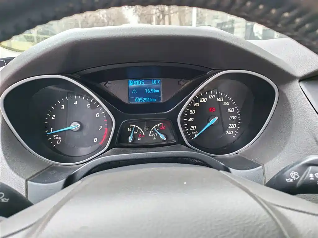 Ford Ford Focus 2012 Sedan 1.6L Automatic Comfort 2014 - thumbnail 4