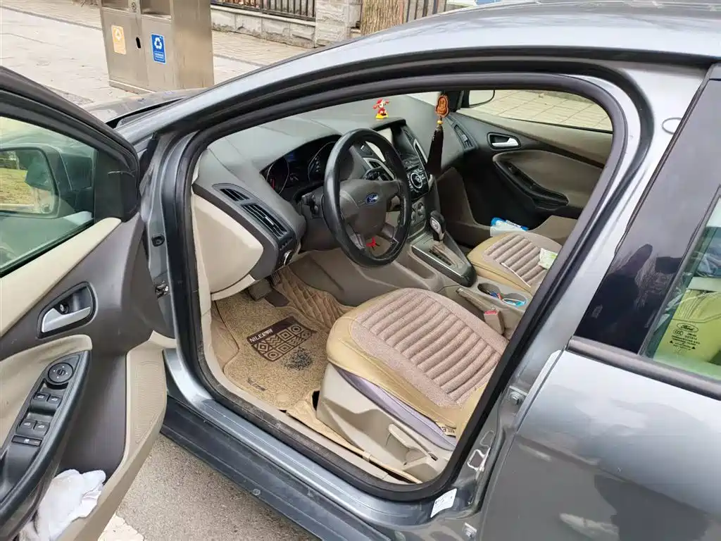 Ford Ford Focus 2012 Sedan 1.6L Automatic Comfort 2014 - thumbnail 5