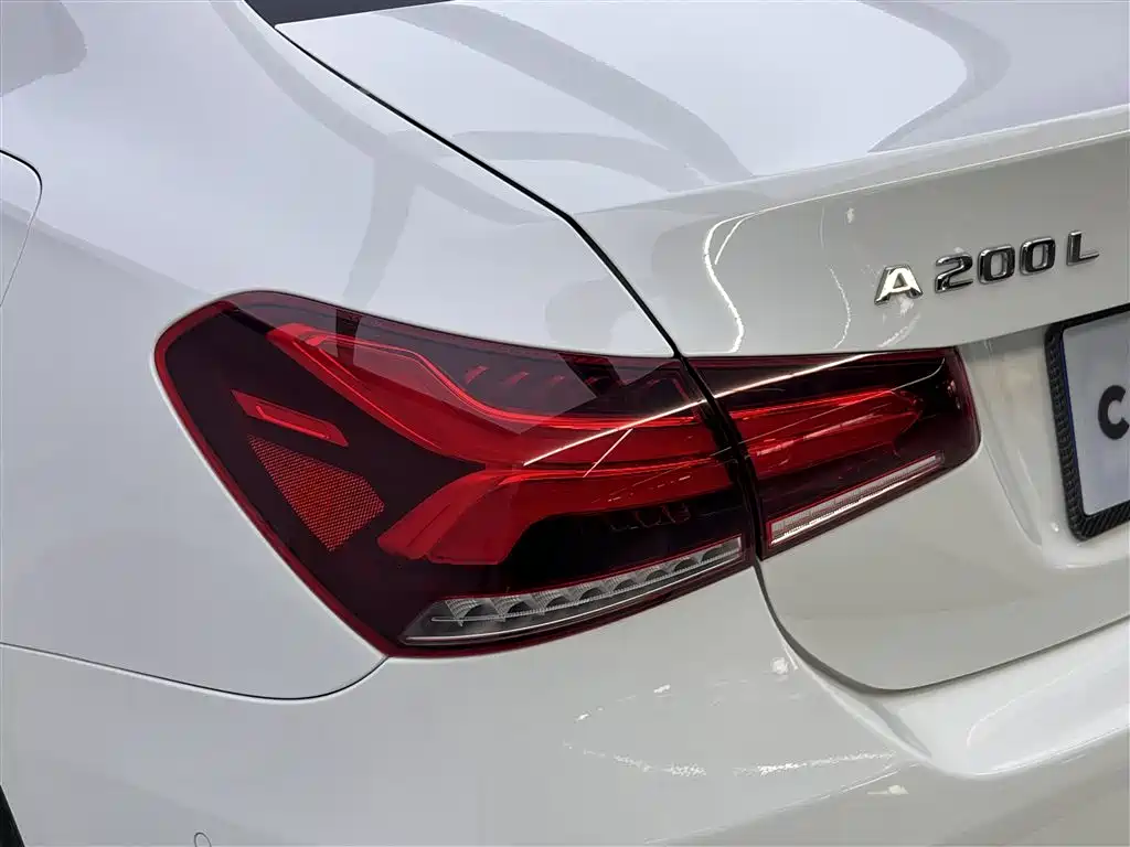 Mercedes-Benz Mercedes-Benz A-Class 2020 A 200 L Sport Sedan 2022 - thumbnail 10