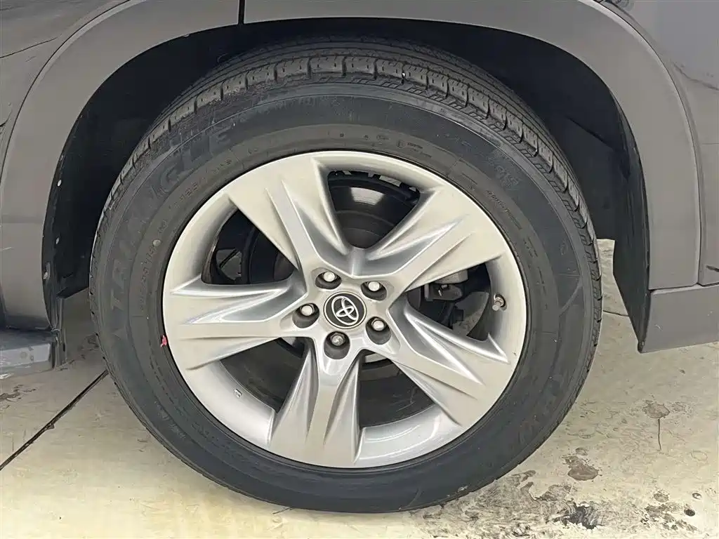 Toyota Highlander 2017 2.0T AWD Luxury Edition 7-Seater 2018 - thumbnail 8