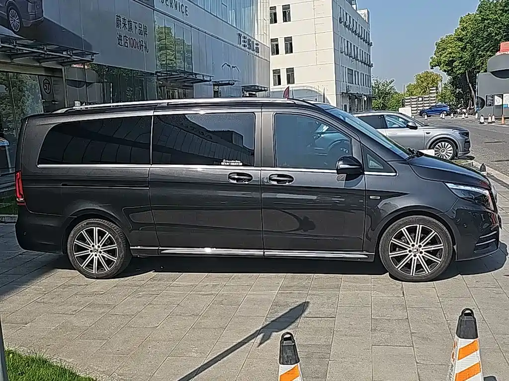 Mercedes-Benz Mercedes-Benz V-Class 2022 V 260 L Long Wheelbase Luxury Edition 2023 - thumbnail 2