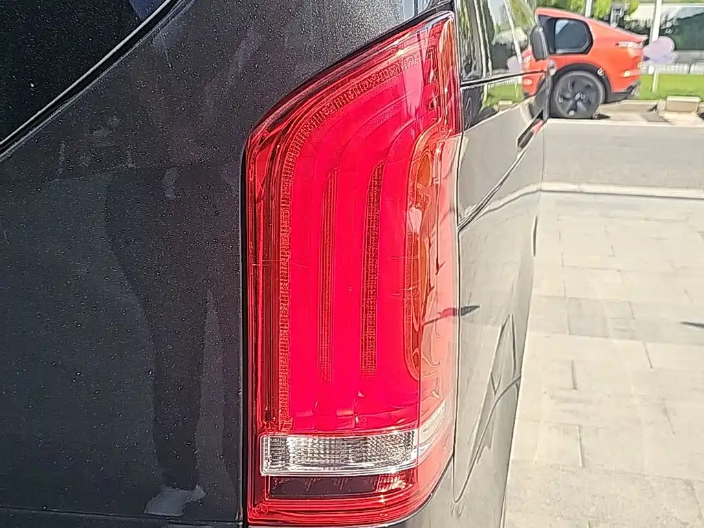 Mercedes-Benz Mercedes-Benz V-Class 2022 V 260 L Long Wheelbase Luxury Edition 2023 - thumbnail 5