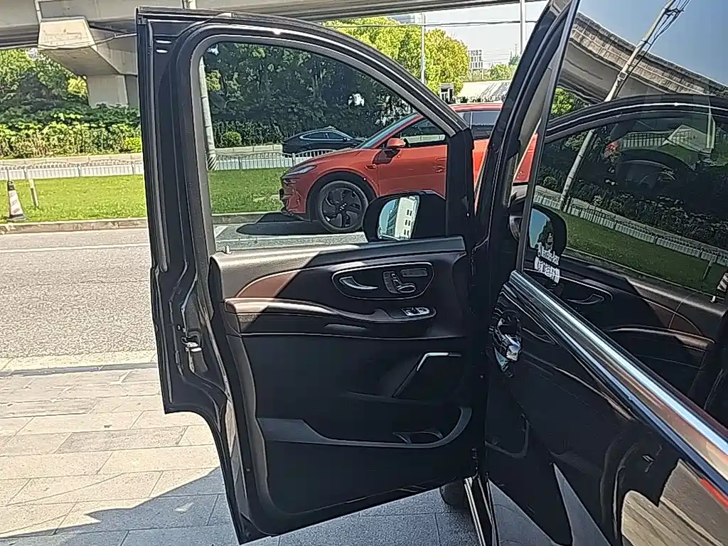 Mercedes-Benz Mercedes-Benz V-Class 2022 V 260 L Long Wheelbase Luxury Edition 2023 - thumbnail 7