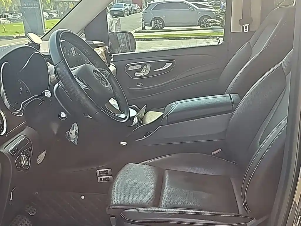 Mercedes-Benz Mercedes-Benz V-Class 2022 V 260 L Long Wheelbase Luxury Edition 2023 - thumbnail 8