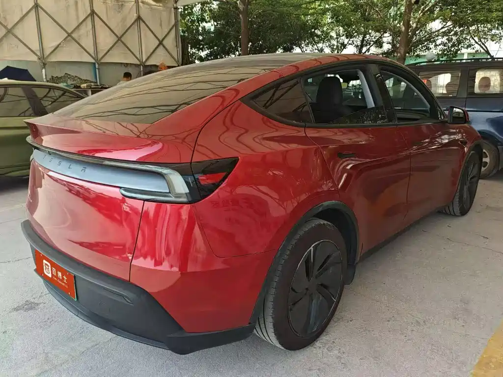 Tesla Model Y RWD 2025 - thumbnail 3