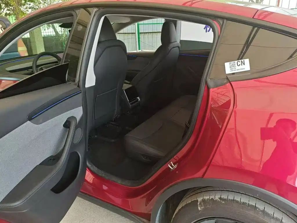 Tesla Model Y RWD 2025 - thumbnail 7