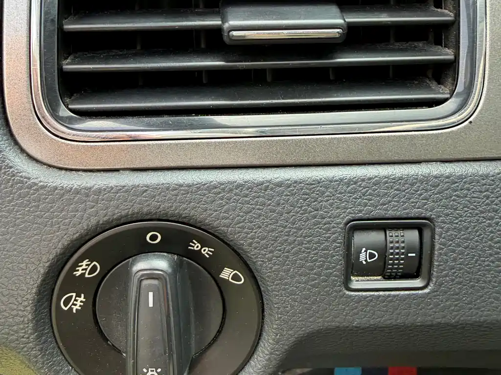 Volkswagen Santana 2016 1.6L Automatic Comfort 2016 - thumbnail 19
