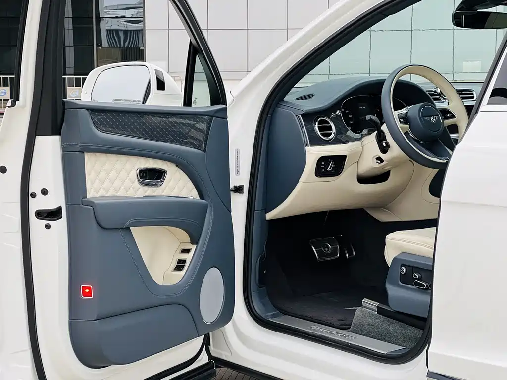 Bentley Bentayga 2022 4.0T V8 2022 - thumbnail 4