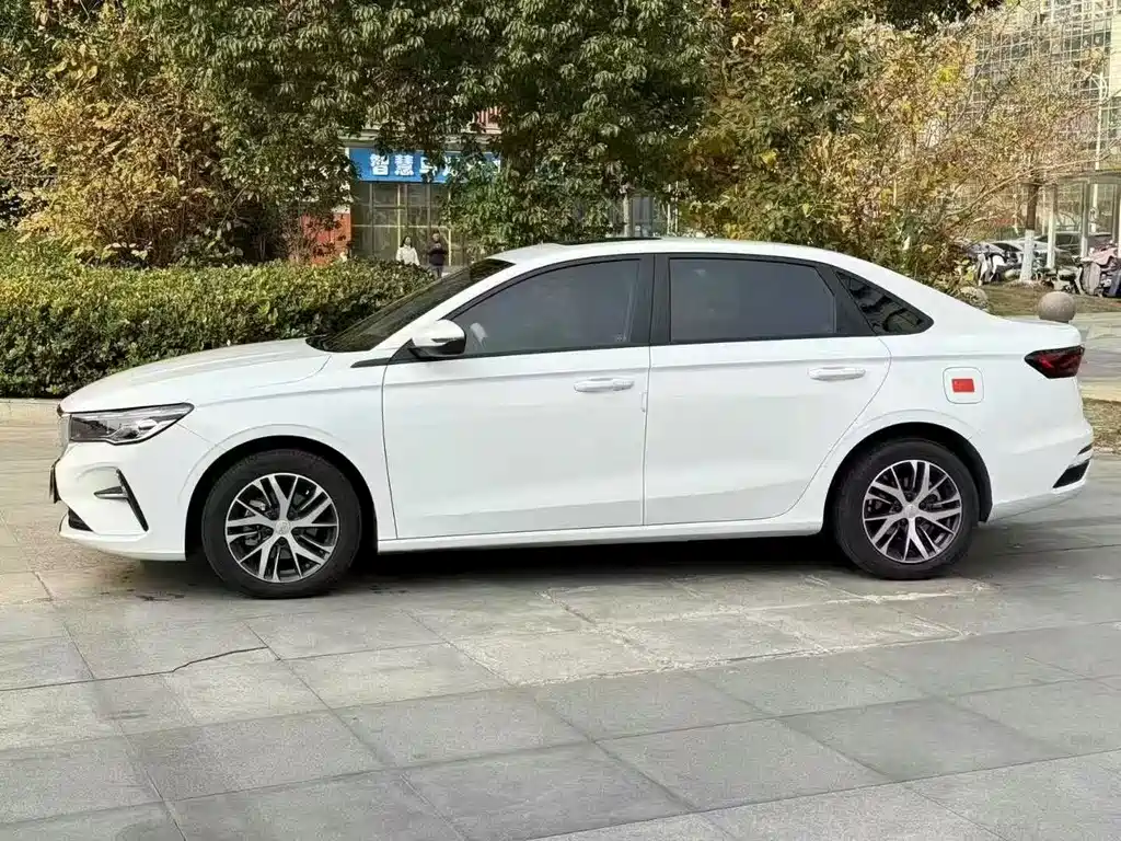 Geely Auto Emgrand 2022 model 4th Generation 1.5L CVT Luxury 2022 - thumbnail 3