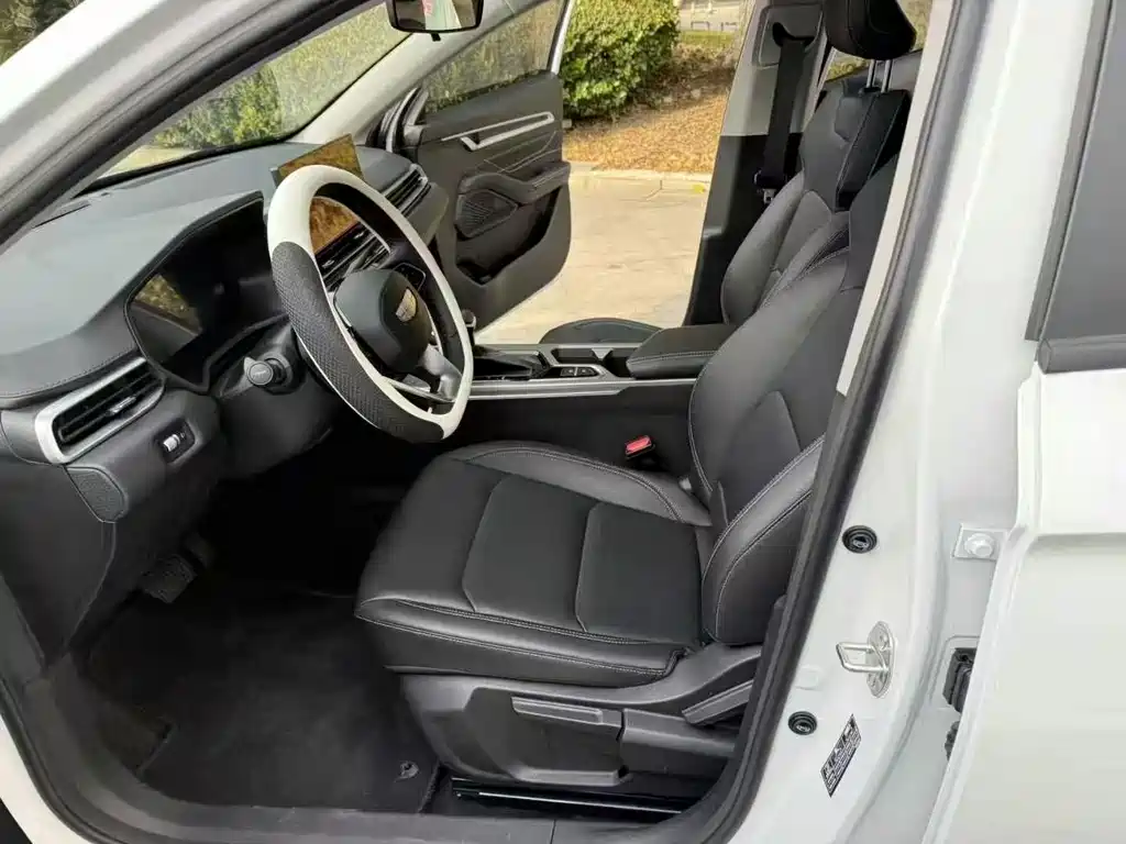 Geely Auto Emgrand 2022 model 4th Generation 1.5L CVT Luxury 2022 - thumbnail 4