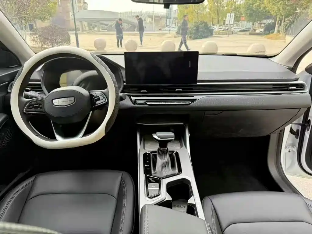Geely Auto Emgrand 2022 model 4th Generation 1.5L CVT Luxury 2022 - thumbnail 5
