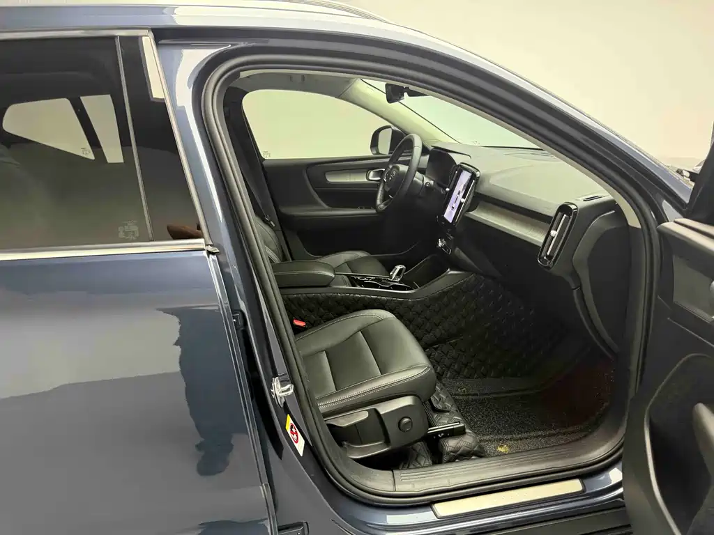 Volvo Volvo XC40 2022 T4 AWD Momentum 2021 - thumbnail 4