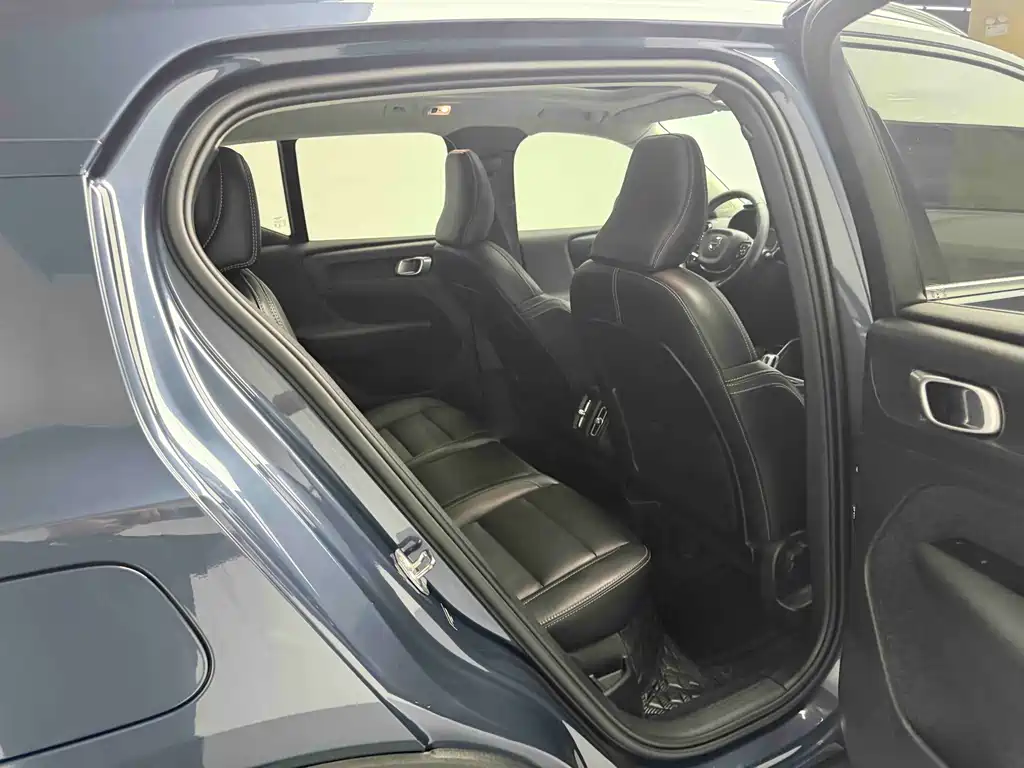 Volvo Volvo XC40 2022 T4 AWD Momentum 2021 - thumbnail 6