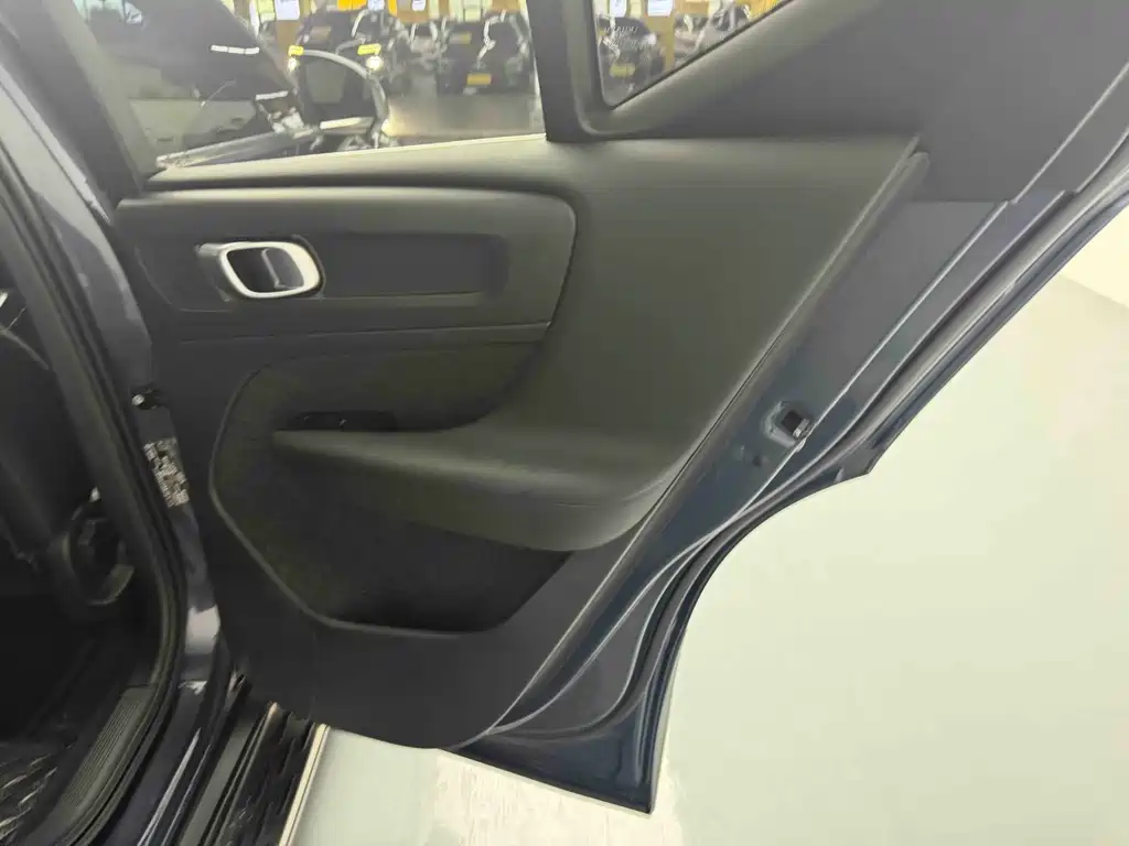 Volvo Volvo XC40 2022 T4 AWD Momentum 2021 - thumbnail 7