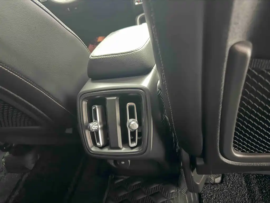 Volvo Volvo XC40 2022 T4 AWD Momentum 2021 - thumbnail 9