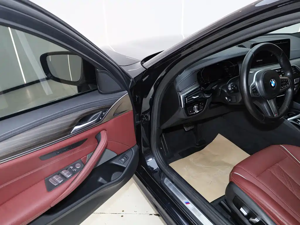 BMW BMW 5 Series 2022 - thumbnail 30