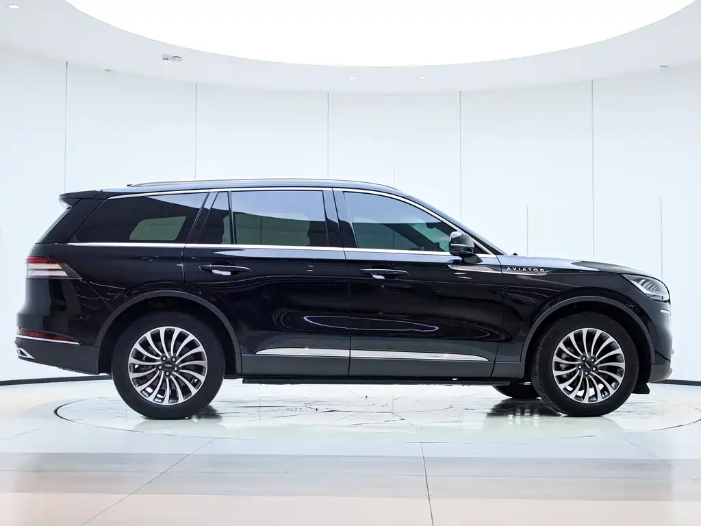 Lincoln Lincoln Aviator 2023 3.0T V6 AWD Respectful Elegance Cruise Edition 6-Seater 2024 - thumbnail 4