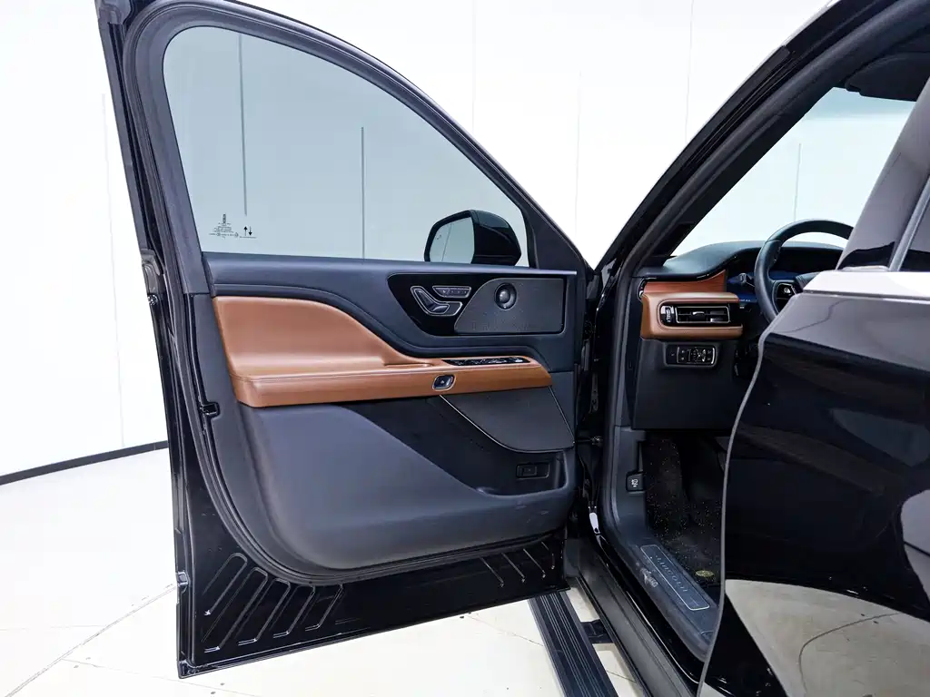 Lincoln Lincoln Aviator 2023 3.0T V6 AWD Respectful Elegance Cruise Edition 6-Seater 2024 - thumbnail 8