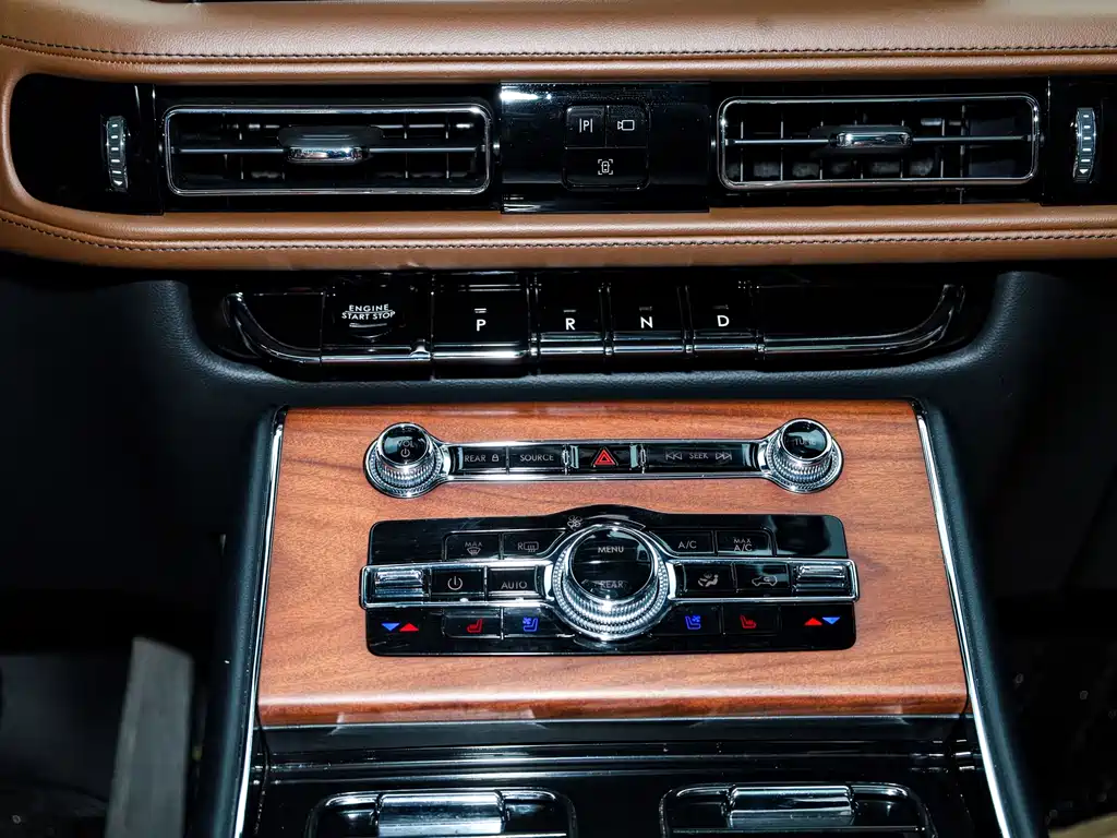 Lincoln Lincoln Aviator 2023 3.0T V6 AWD Respectful Elegance Cruise Edition 6-Seater 2024 - thumbnail 17
