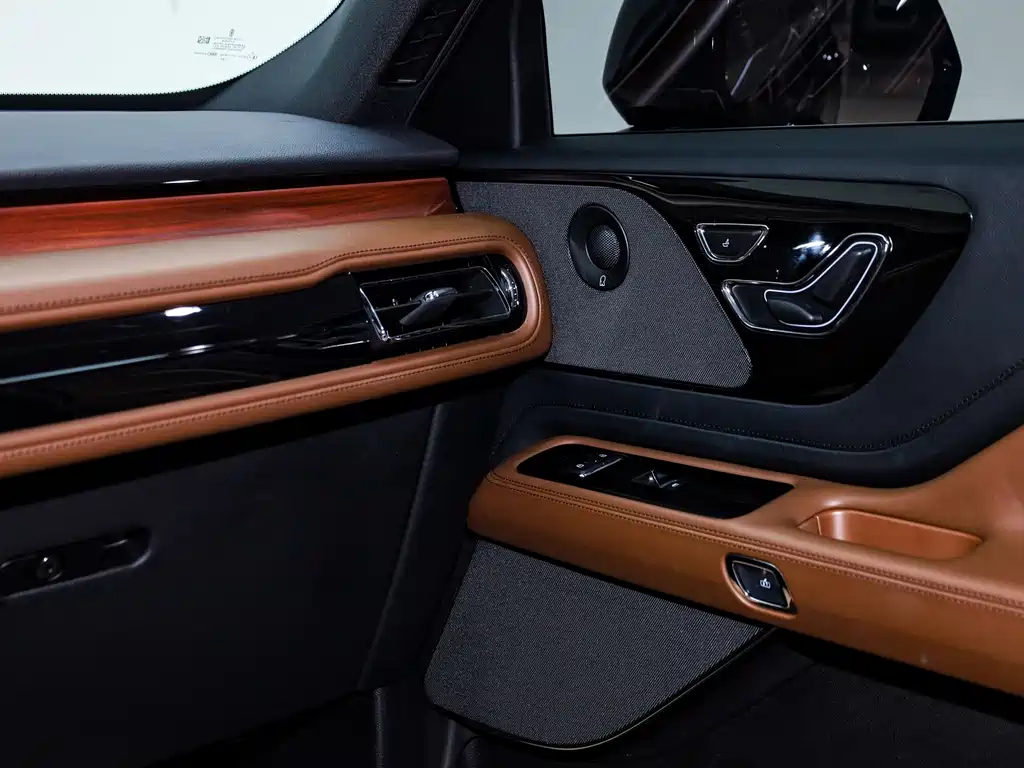Lincoln Lincoln Aviator 2023 3.0T V6 AWD Respectful Elegance Cruise Edition 6-Seater 2024 - thumbnail 19